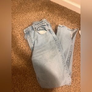 A&F Vintage Stretch Denim.
Ultra High Rise 90s Straight Jean